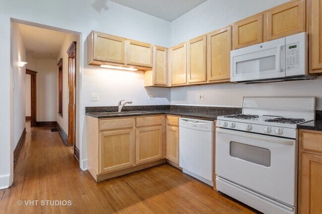 Building Photo - 1342 W Addison St