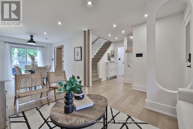Building Photo - 3116 Keynes Crescent
