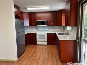 Building Photo - 1356 Palolo Ave