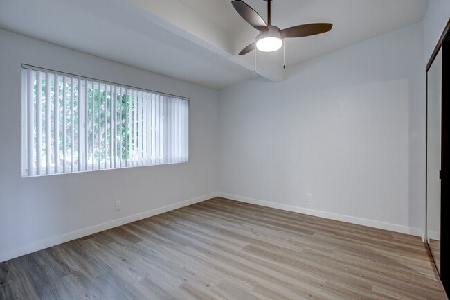 Building Photo - 519 W 11th Ave