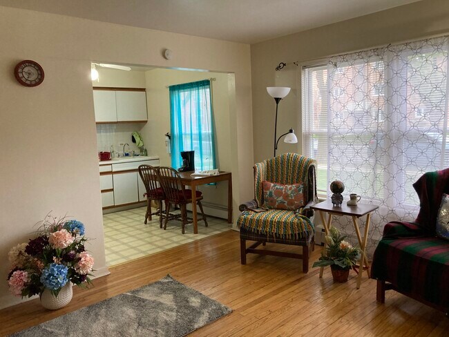 Building Photo - 338 Custer Ave