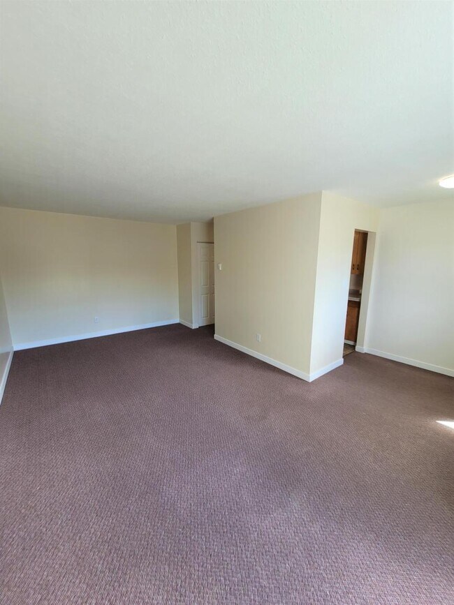 Building Photo - 1 bedroom in Quesnel BC V2J 2S1