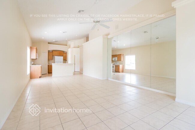 Building Photo - 16725 Rolling Green Dr
