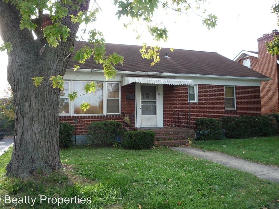 Foto principal - 2 br, 1 bath House - 209 W. Grace St.