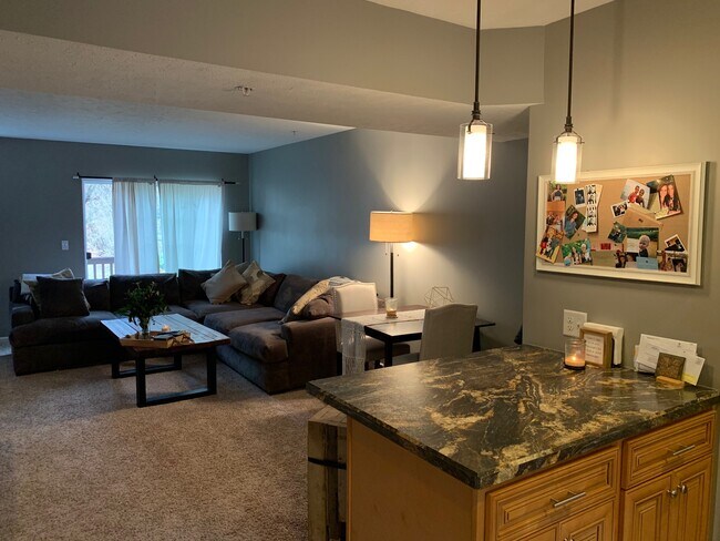 Foto del edificio - 210 Creekview Ln