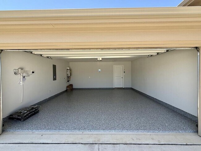 Building Photo - 521 Bronze Cir W