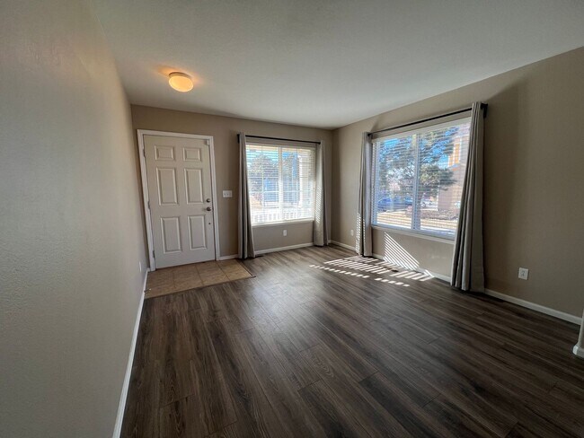 Foto del edificio - Beautiful 3 Bdrm, 2.5 bath Home in quiet neighborhood