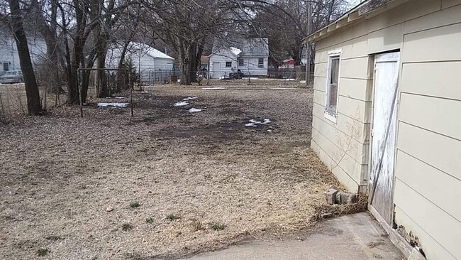 Building Photo - 1611 N Poplar St