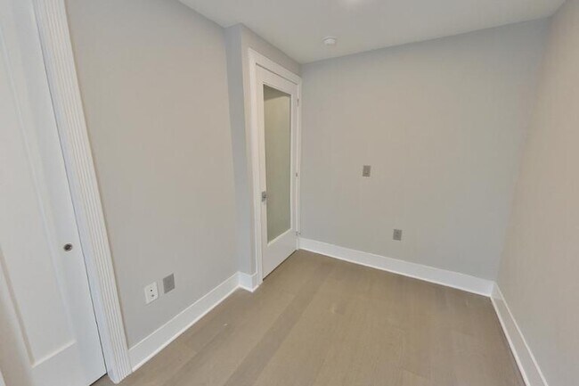 Foto del edificio - 411 E 12th St