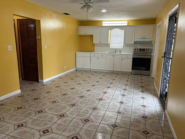 Foto del edificio - 1111 SW 24th Ave