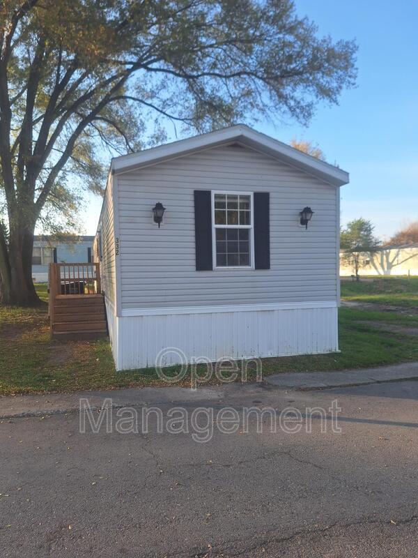 Primary Photo - 301 Mantle Ave