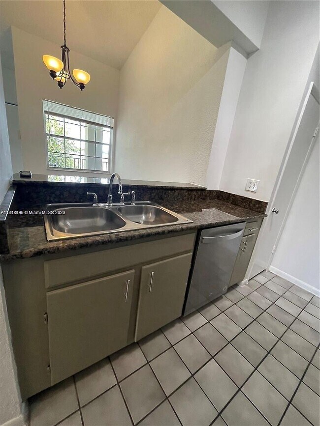 Building Photo - 2841 N Oakland Forest Dr
