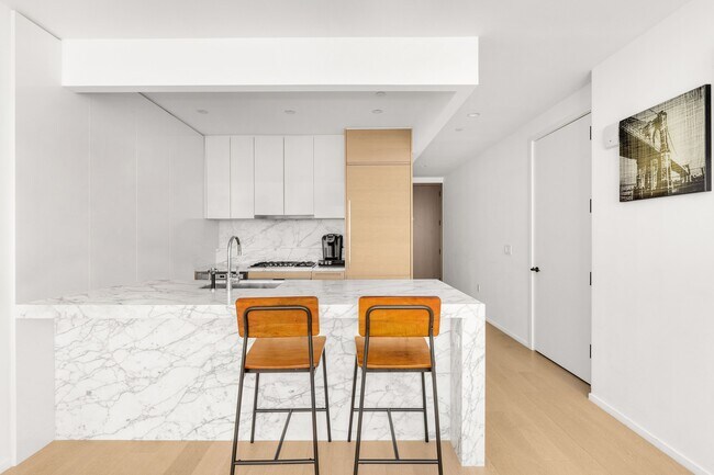 Foto del edificio - 30 Riverside Blvd