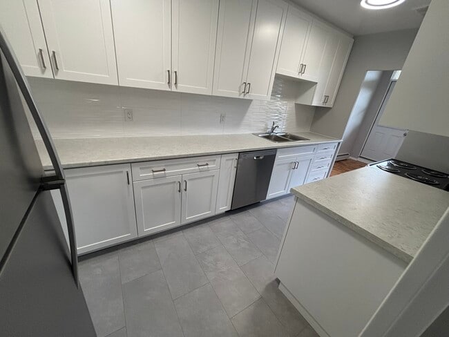 Building Photo - 1061 Queen's Blvd