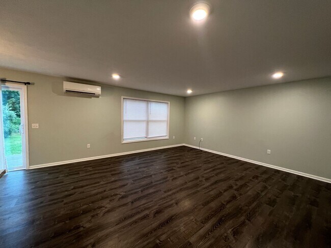 Building Photo - 723 Eastgate Pl
