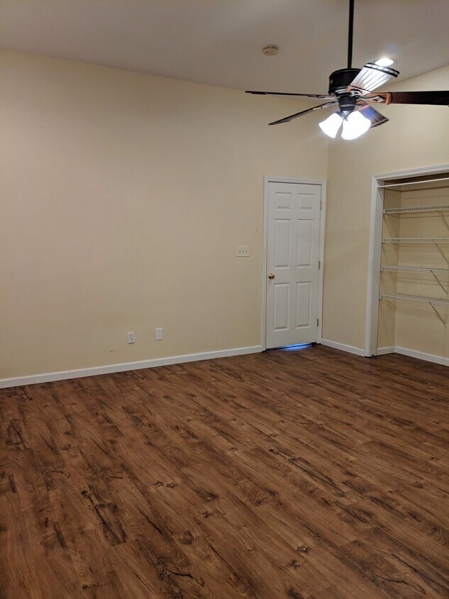 Foto del edificio - Downstairs Unit of Black Mountain Duplex