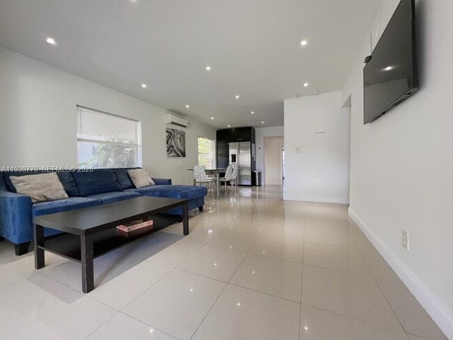 Building Photo - 2539 Thomas St