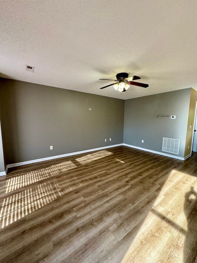 Foto del edificio - Townhouse for Rent in Liberty Square