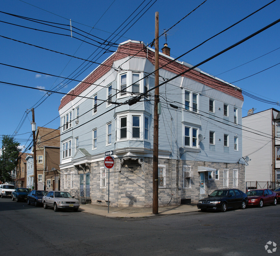 Primary Photo - 59-61 Goble St