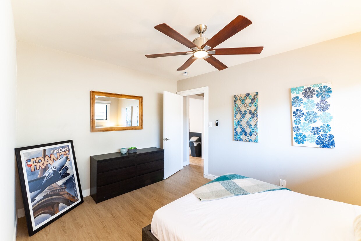 Foto principal - 3148 James M Wood Blvd