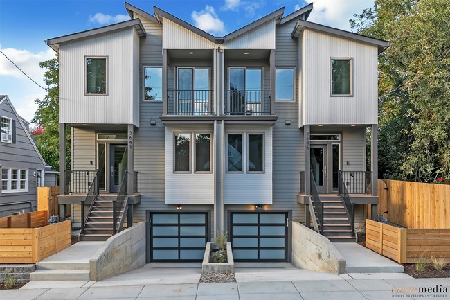 Building Photo - 3641 SE Crystal Springs Blvd