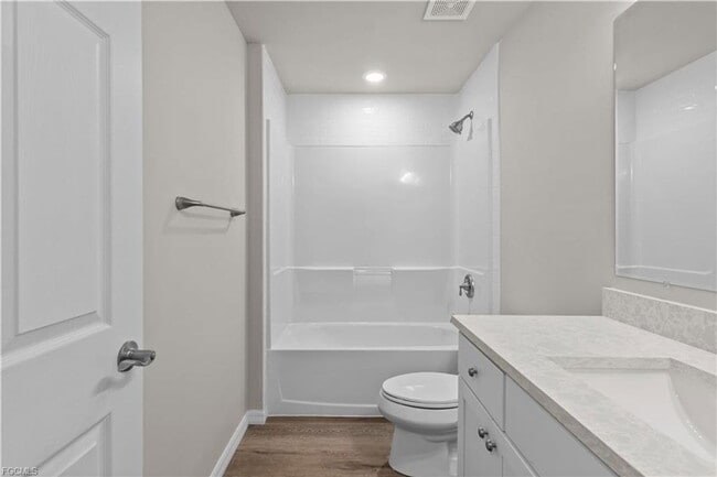 Building Photo - 3132 NE 13th Pl