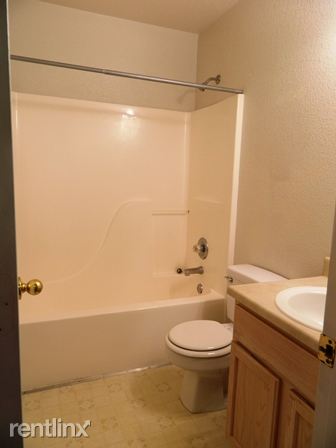 Building Photo - 1610 Van Zanten Dr