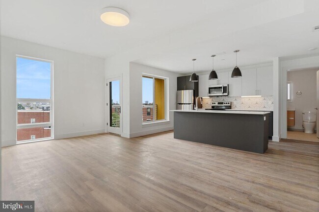 Foto del edificio - 3029 W Glenwood Ave