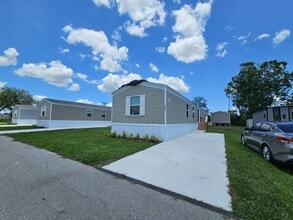 Building Photo - 1074 Myakka Dr