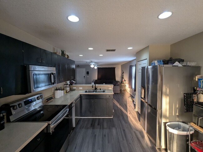 Building Photo - 4 Bedroom Single Family Home in Ruskin