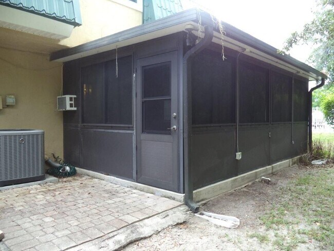 Building Photo - 5828 Harbour Club Rd