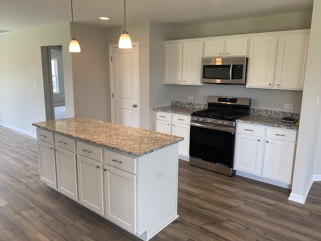 Kitchen - 108 Chase Ridge Dr