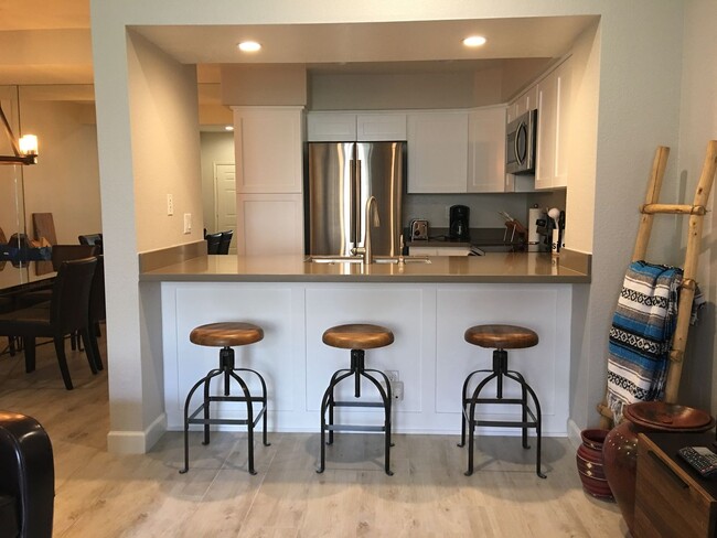 Building Photo - 1360