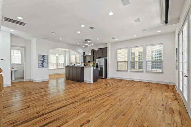 Building Photo - 5525 Petty St