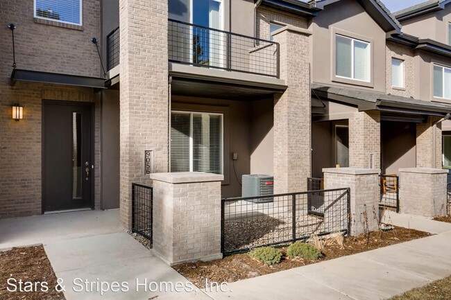 Building Photo - 4 br, 3.5 bath House - 9056 E. Caley Way