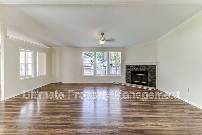 Building Photo - 9390 Holbrook Dr