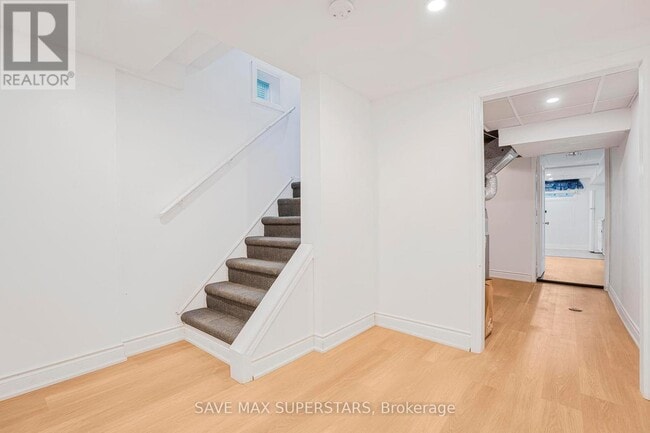 Building Photo - 87 Pennington Crescent