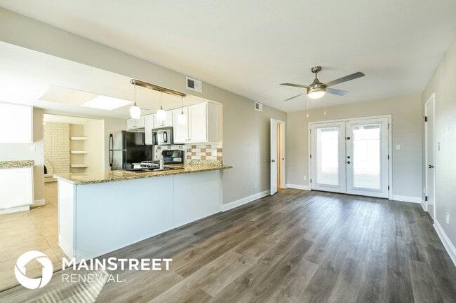 Building Photo - 1522 W Wahalla Ln