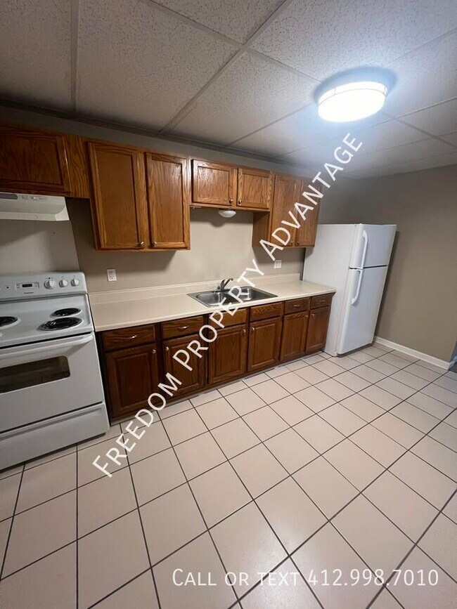 Building Photo - 121 Apple Wy