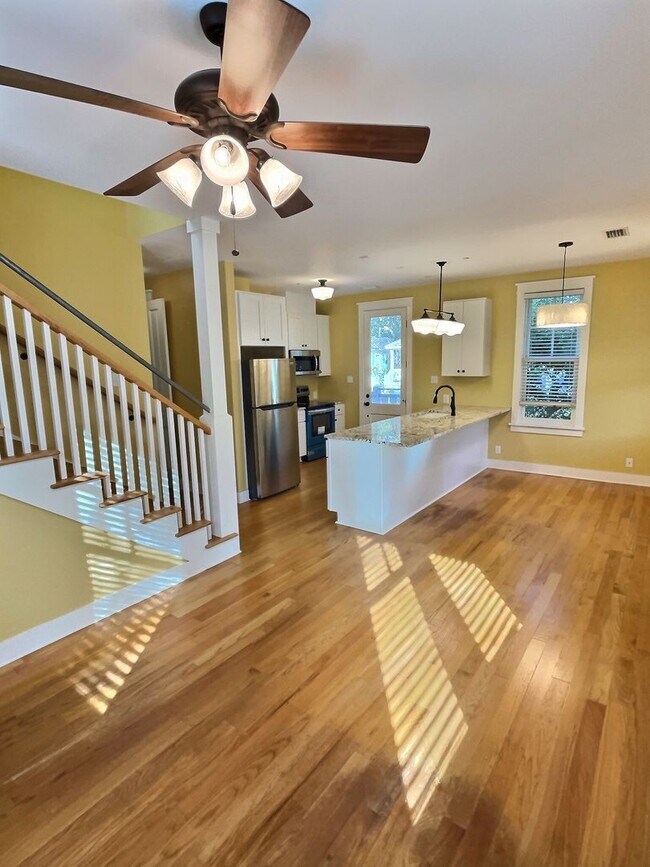 Foto del edificio - Commercial/Residential 3 Bedroom 3 Bath Cottage Close to Downtown Ocean Springs