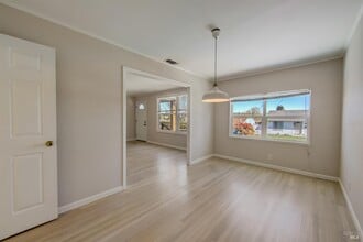 Building Photo - 250 Hillcrest Ave