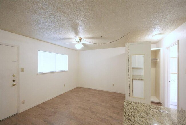 Building Photo - 2302 Leon St