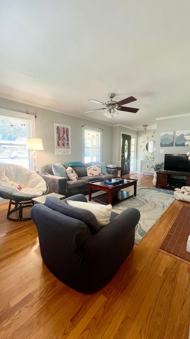 Foto del edificio - Beautiful 3-4 Bedroom 2 Bathroom home in t...