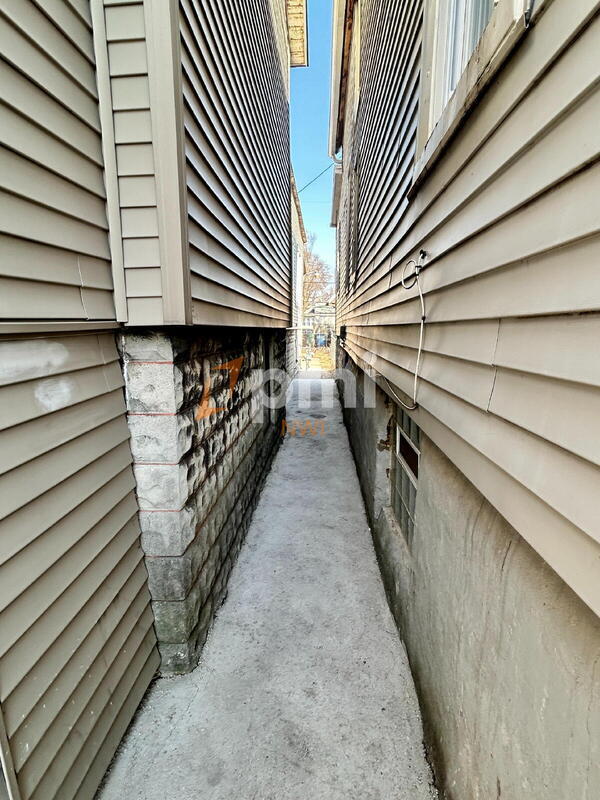 Building Photo - 5539 Claude Ave