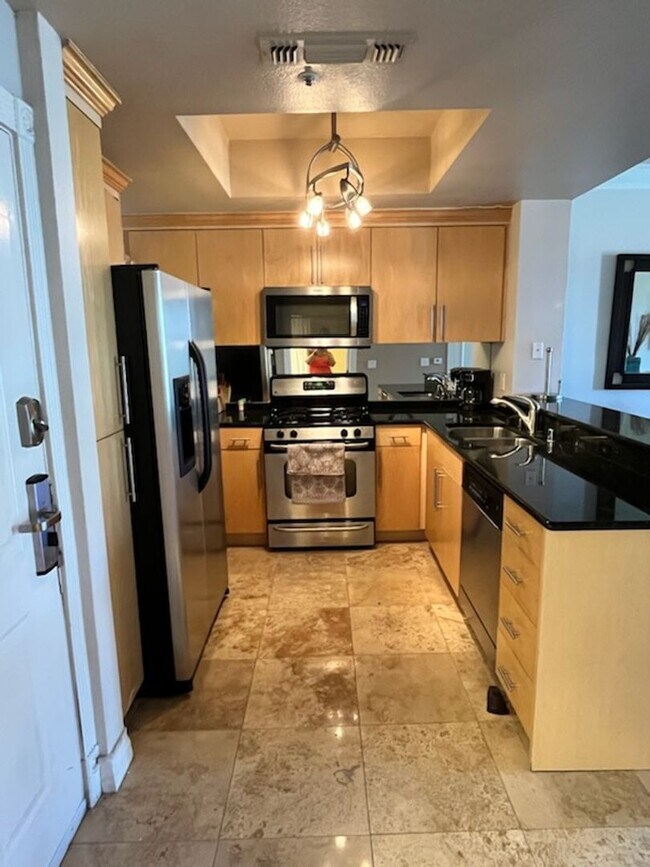 Building Photo - Meridian Luxury 1 Bed | 1 Bath Condo