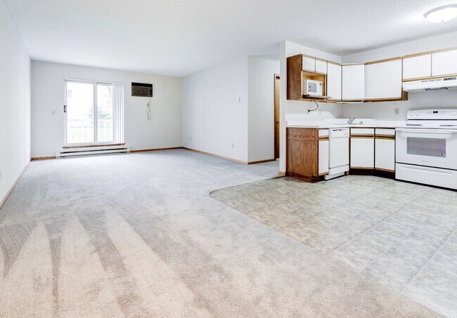 Amplios planos de planta abiertos - Lake Pointe Apartment Homes