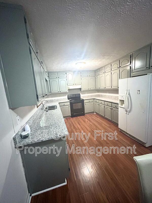Building Photo - 96 Clifton Dr
