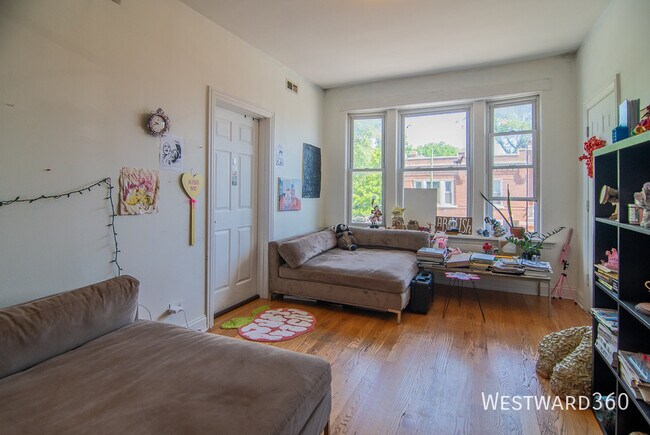 Foto del edificio - 3025 W Diversey-2
