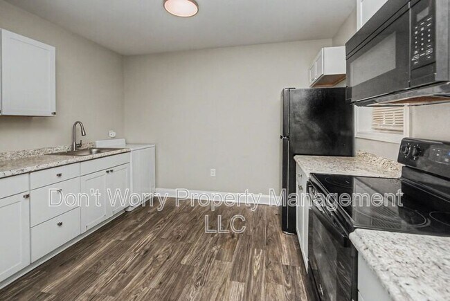 Building Photo - 615 Dumaine St