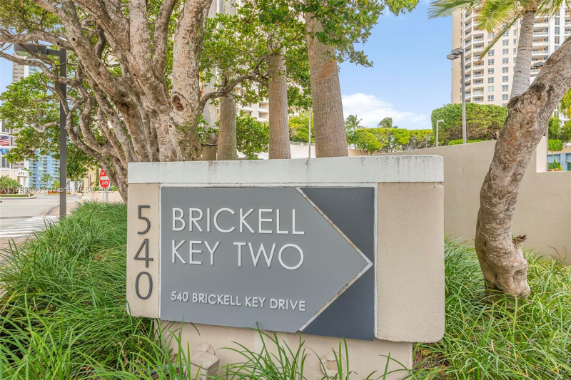 Primary Photo - 540 Brickell Key Dr